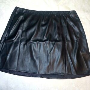 Max Studio Women's Faux Leather Wrap Black  Mini Plus Size Skirt 2X NWT